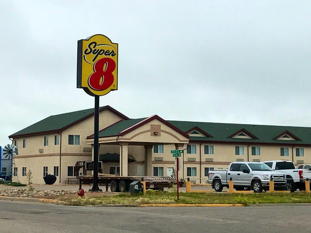 Super 8 By Wyndham Kindersley Екстериор снимка