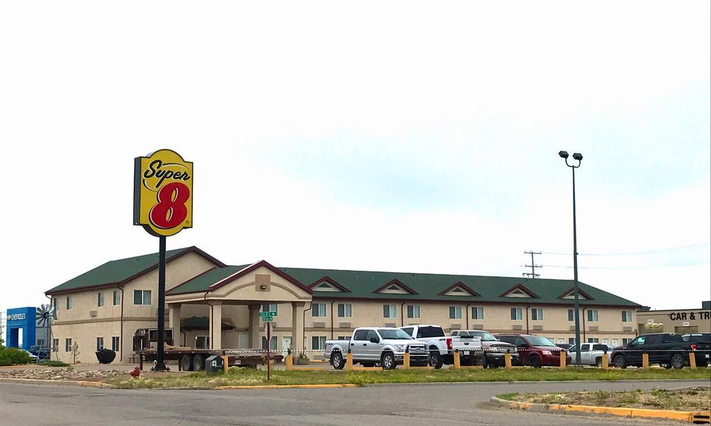 Super 8 By Wyndham Kindersley Екстериор снимка